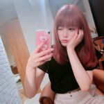 モデル中野恵那　イメチェンで髪の色をピンクに